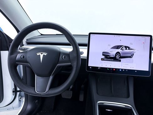 Used 2022 Tesla Model Y Long Range image 3