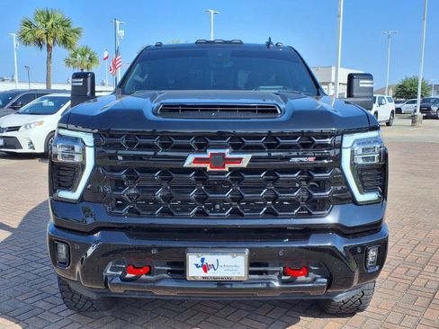Used 2025 Chevrolet Silverado 2500 ZR2 w/ Technology Package AWD/4WD image 2
