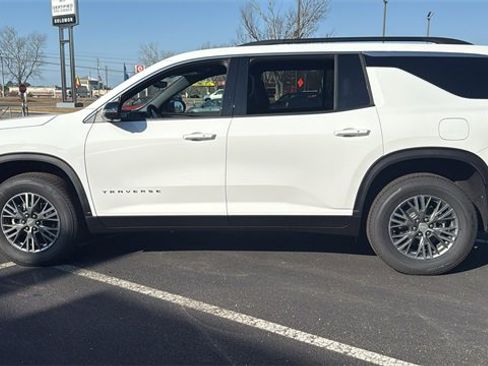 New 2026 Chevrolet Traverse LT w/ Driver Confidence Package image 4