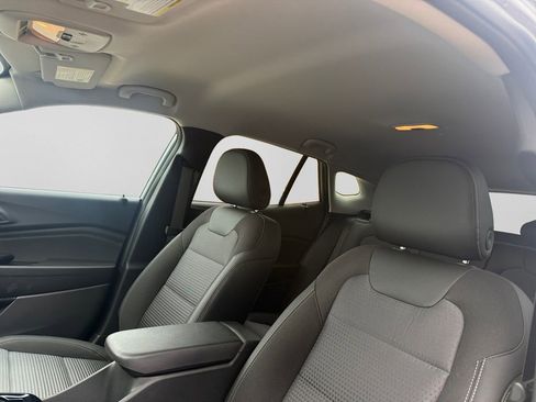 Used 2025 Chevrolet Trax LT FWD image 15