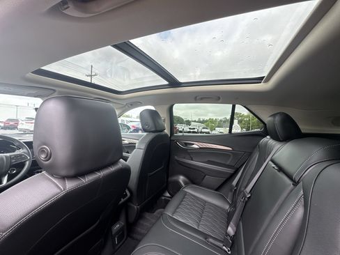 Certified 2022 Buick Envision Avenir w/ Technology Package II AWD/4WD image 16