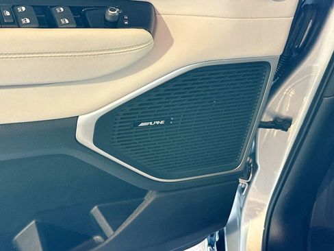 Used 2024 Jeep Wagoneer Series II w/ Flexible Seating Group image 20