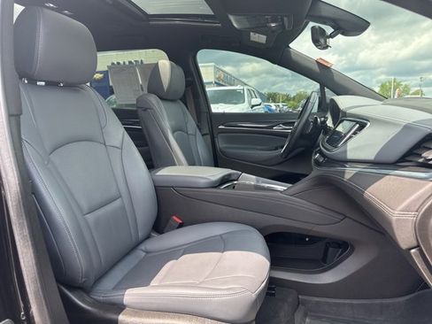 Used 2023 Buick Enclave Premium image 18