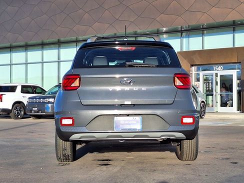 New 2024 Hyundai Venue Limited FWD image 4