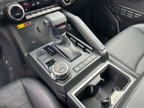 Used 2024 Toyota Tacoma TRD Off-Road image 18