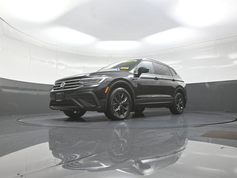 Used 2023 Volkswagen Tiguan SE AWD/4WD image 11