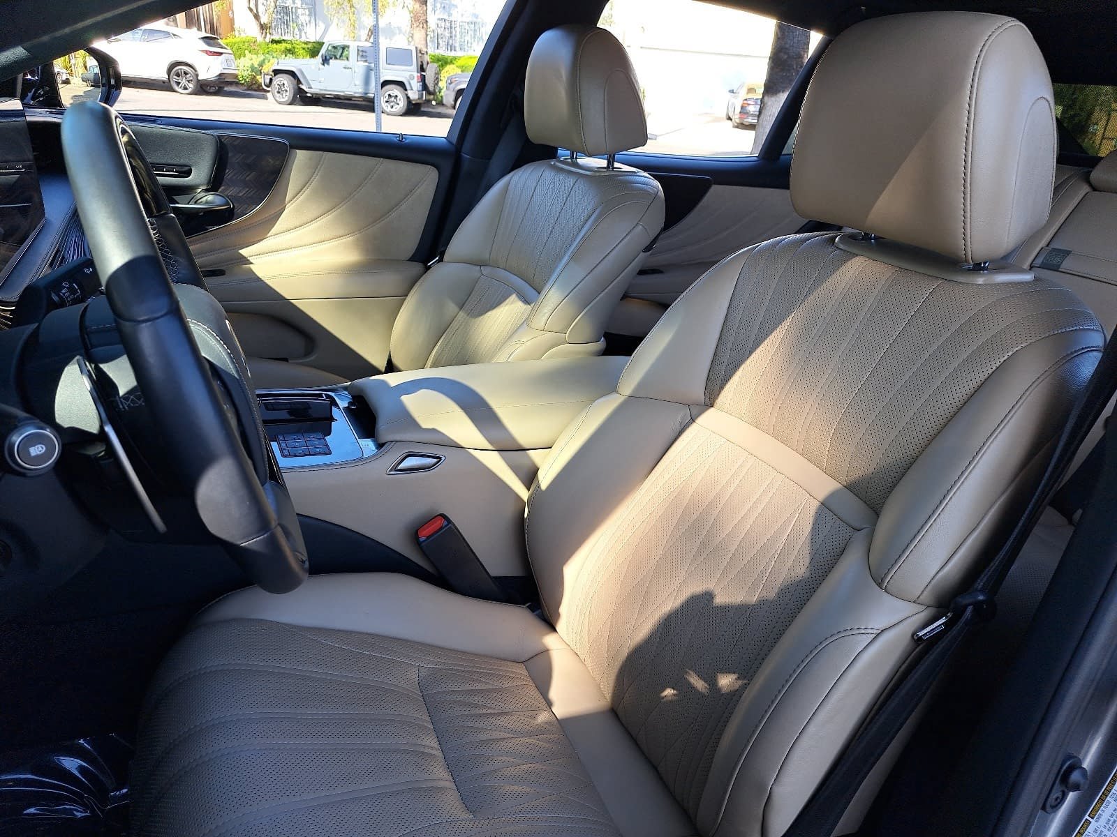 Used 2023 Lexus LS 500 w/ Interior Upgrade Package RWD image 17