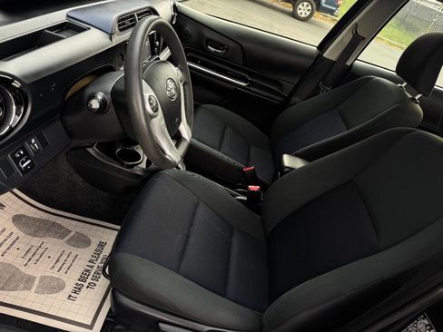 Used 2016 Toyota Prius C Two image 7