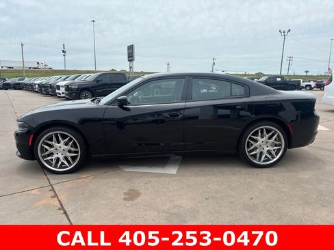 Used 2022 Dodge Charger SXT RWD image 3