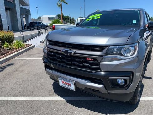 Used 2021 Chevrolet Colorado Z71 AWD/4WD image 3