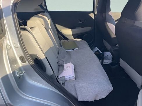 Used 2021 Honda HR-V LX image 9