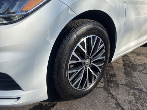 Used 2019 Volkswagen Jetta SE w/ Cold Weather Package image 13