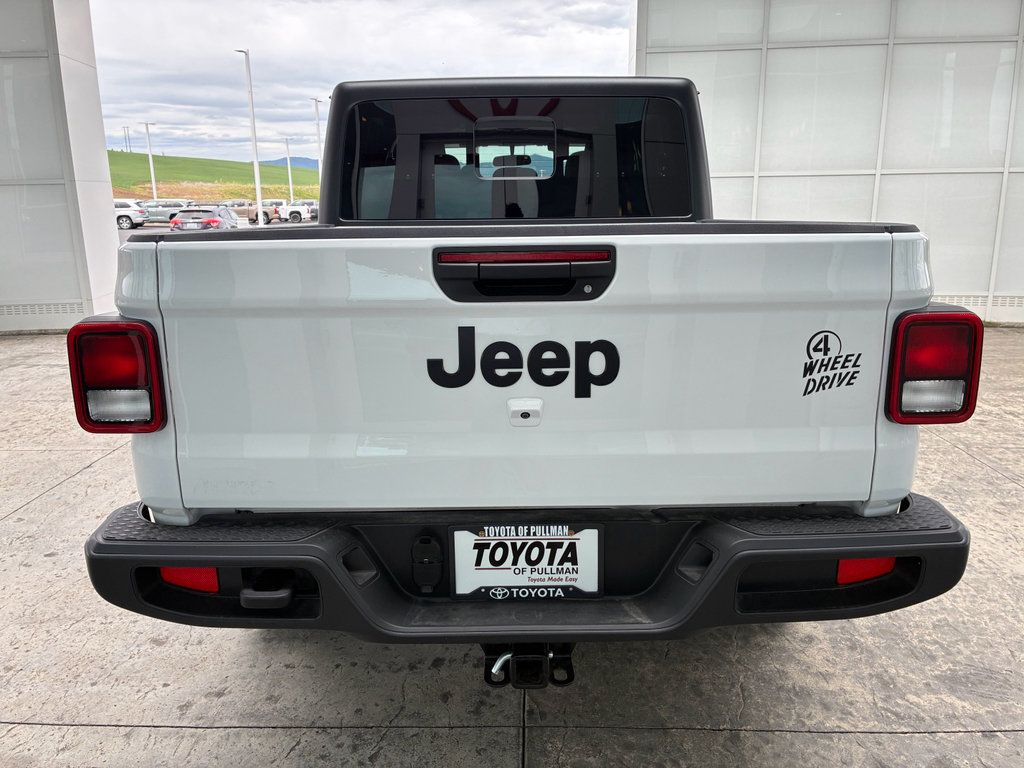 Used 2023 Jeep Gladiator Sport AWD/4WD image 5