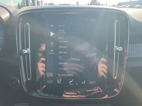 Used 2021 Volvo XC40 T5 R-Design w/ Advanced Package image 37