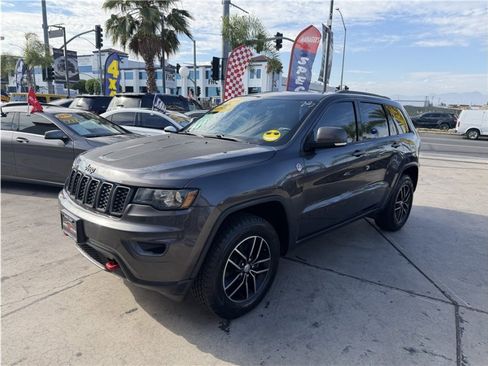 Used 2018 Jeep Grand Cherokee Trailhawk AWD/4WD image 3