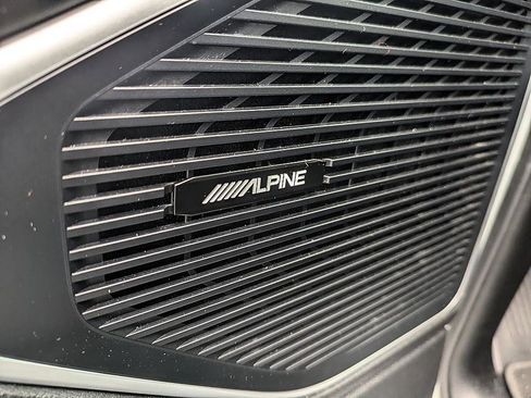 Used 2024 Jeep Wagoneer L Series III w/ Flexible Seating Group AWD/4WD image 15
