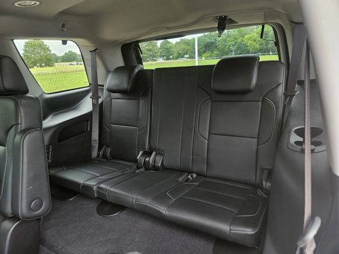 Used 2019 Chevrolet Tahoe LT w/ LT Signature Package RWD image 32