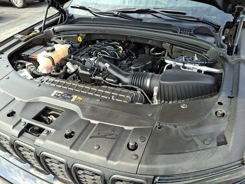 Used 2024 Jeep Grand Cherokee Altitude AWD/4WD image 32