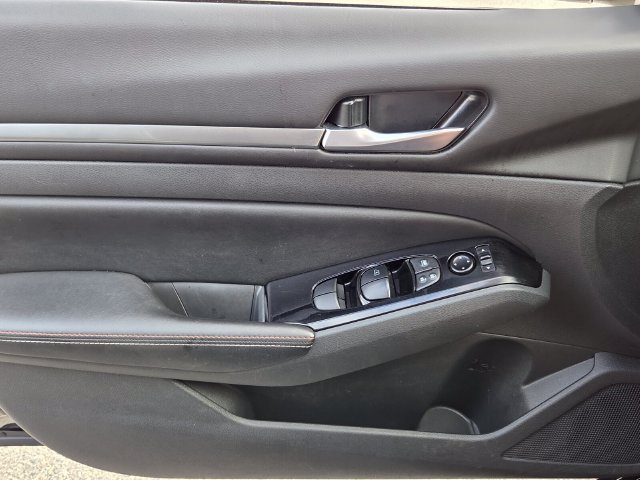 Used 2024 Nissan Altima 2.5 SR w/ SR Premium Package FWD image 26