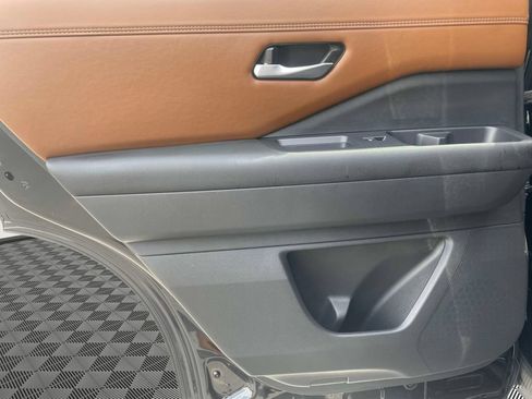 Used 2025 Nissan Pathfinder Platinum FWD image 15
