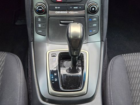 Used 2015 Hyundai Genesis 3.8 RWD image 18