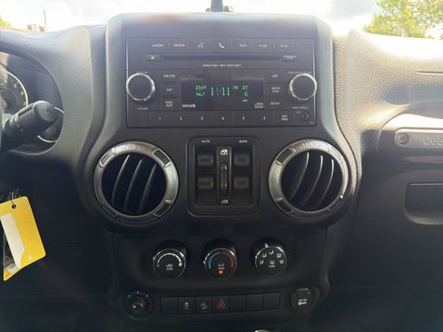 Used 2018 Jeep Wrangler Unlimited Sport S AWD/4WD image 13