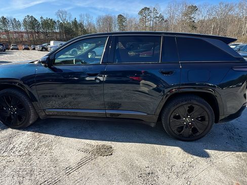 Used 2024 Jeep Wagoneer Launch Edition image 11