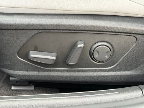 Certified 2024 Hyundai Elantra Limited image 24