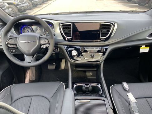 New 2026 Chrysler Pacifica Limited w/ S Appearance Package image 29