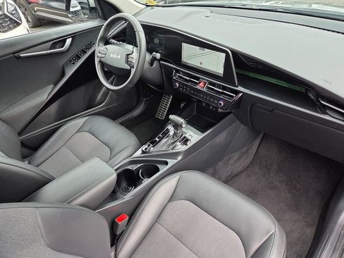 Used 2023 Kia Niro EX Touring FWD image 27