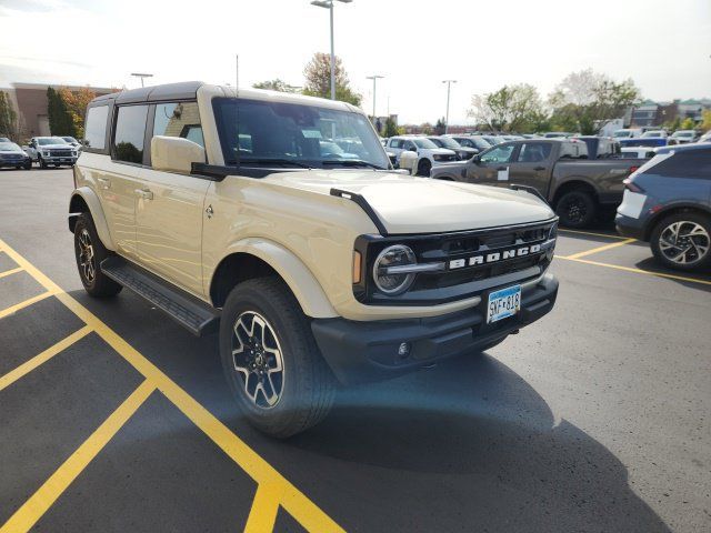 Used 2025 Ford Bronco Outer Banks AWD/4WD image 1