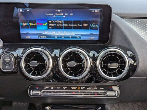 Used 2025 Mercedes-Benz GLA 250 image 14
