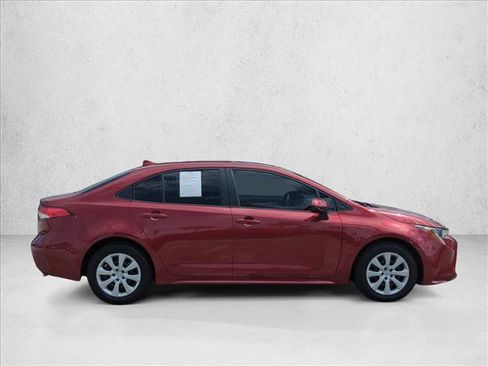 Used 2022 Toyota Corolla LE FWD image 4