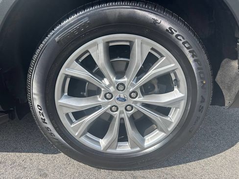Used 2021 Ford Explorer XLT w/ Equipment Group 202A AWD/4WD image 28