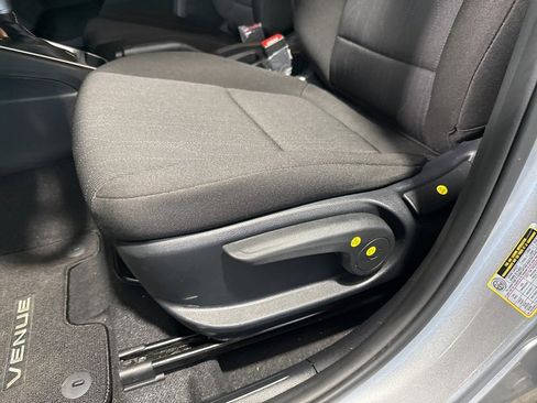 Used 2025 Hyundai Venue SE image 29