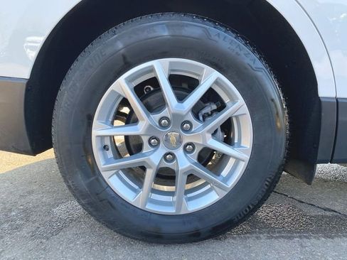 Used 2023 Chevrolet Equinox LS image 31