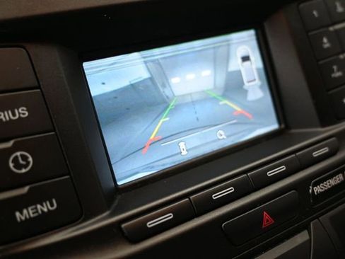 Used 2019 Ford Explorer XLT image 33