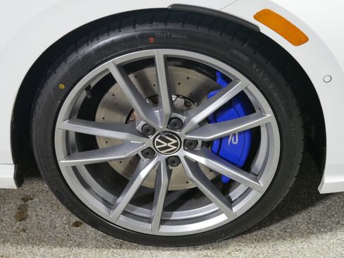 Used 2024 Volkswagen Golf R image 15