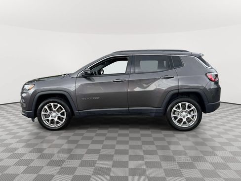 Used 2023 Jeep Compass Latitude AWD/4WD image 3