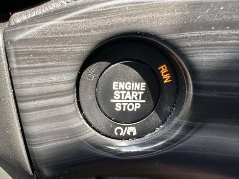 Used 2021 Jeep Grand Cherokee Laredo AWD/4WD image 19