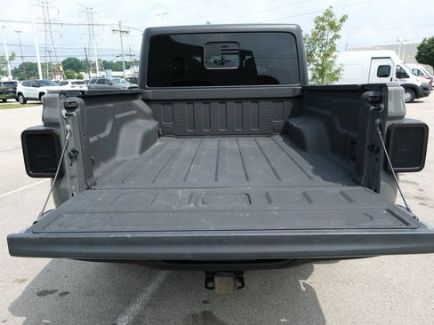 Used 2023 Jeep Gladiator Rubicon w/ Cold Weather Group AWD/4WD image 34
