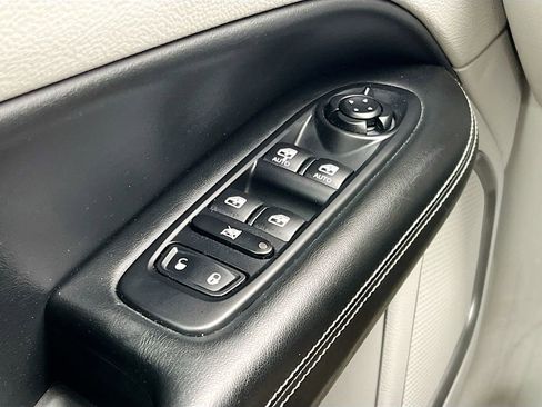 Used 2020 Jeep Compass Latitude w/ Popular Equipment Group image 18