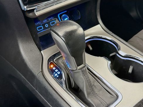 Used 2020 Jeep Grand Cherokee Laredo w/ 18" Wheel & 8.4" Radio Group image 18