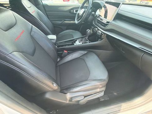 Used 2025 Jeep Compass Trailhawk AWD/4WD image 13