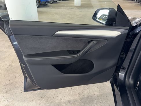 Used 2024 Tesla Model Y Long Range AWD/4WD image 17