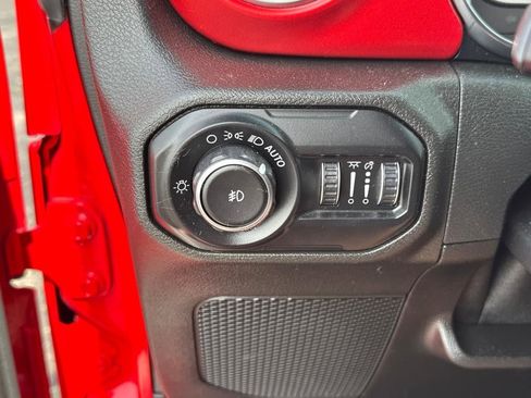 Used 2019 Jeep Wrangler Unlimited Rubicon w/ Dual Top Group image 15