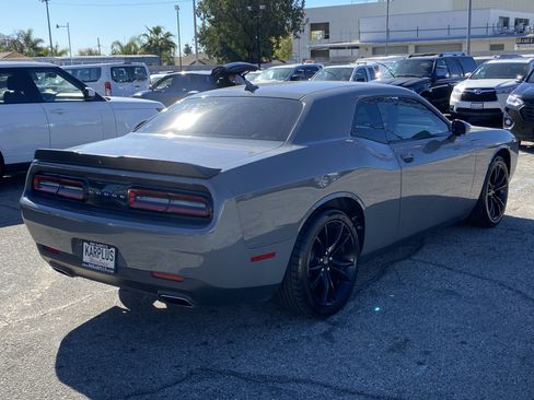 Used 2018 Dodge Challenger SXT w/ Blacktop Package image 7