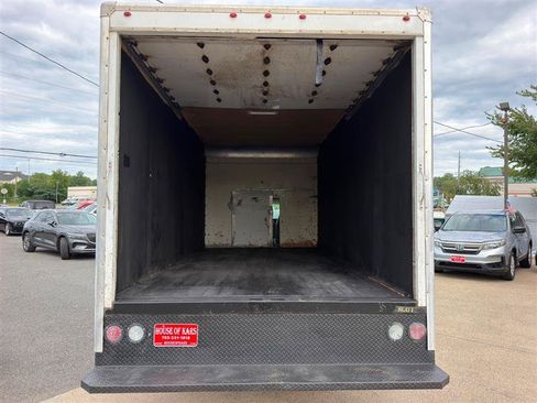 Used 2018 Chevrolet Express 3500 Extended w/ Driver Convenience Package RWD image 5