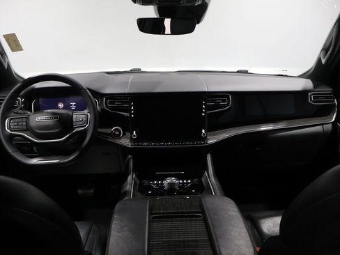 Used 2022 Jeep Wagoneer Series III w/ Premium Group I image 18