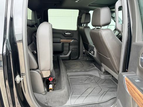 Used 2019 Chevrolet Silverado 1500 High Country w/ Technology Package AWD/4WD image 13